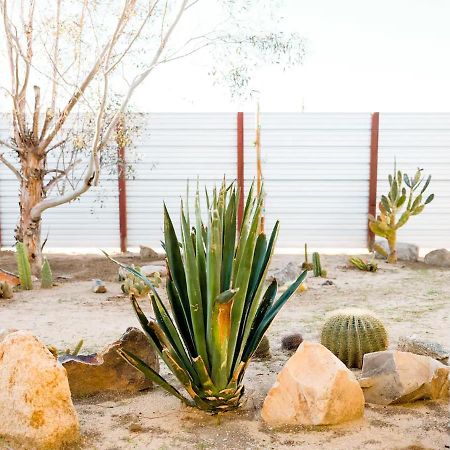 The Zen - Outdoor Shower, Gas Fireplace, Walkable To Shops & Restaurants ジョシュア・ツリー エクステリア 写真