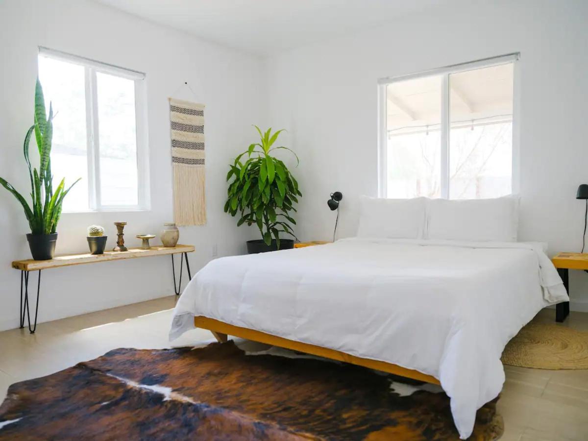 The Zen - Outdoor Shower, Gas Fireplace, Walkable To Shops & Restaurants ジョシュア・ツリー エクステリア 写真